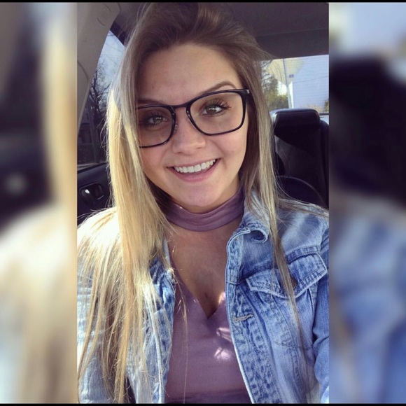 Meet your Posher, Jessica - Picture 1 of 1